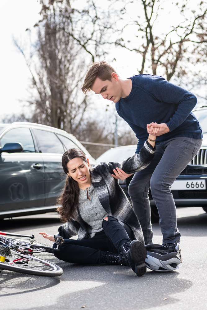 Helping a woman after a bike accident Helping a woman after a bike accident